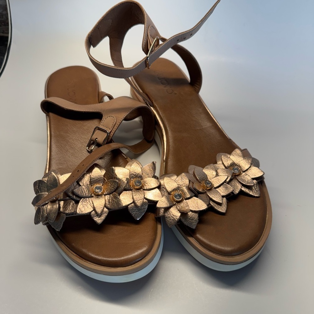 NWOT Inuovo gold platform comfort sandals size EU 39 US 8.5 - Picture 2 of 11